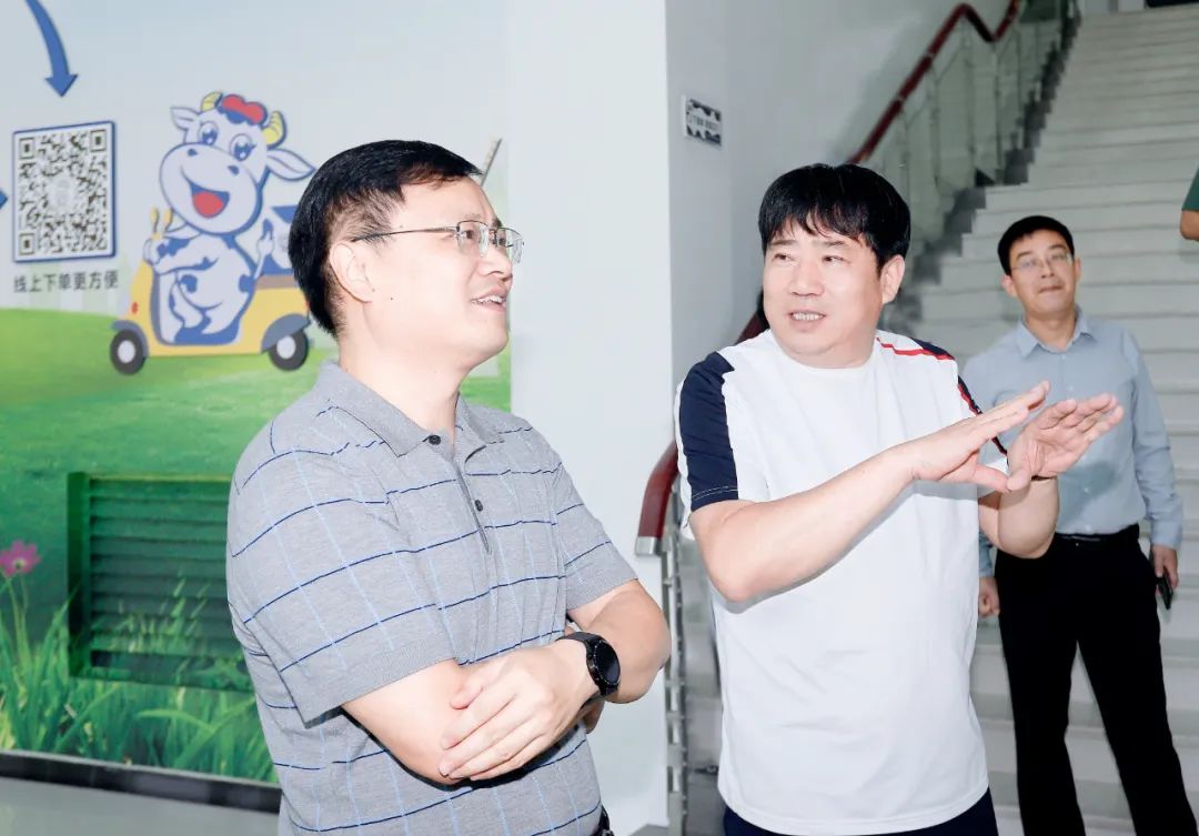 快訊｜社旗縣人民政府縣長(zhǎng)關(guān)文波一行蒞臨花花牛乳業(yè)集團(tuán)參觀(guān)考察