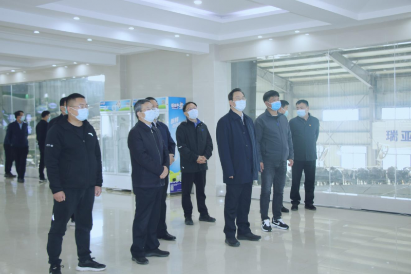 河南省人大常委會黨組書記、副主任孔昌生蒞臨花花牛魯山瑞亞牧場參觀調(diào)研