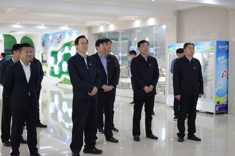 河南省委常委、組織部部長(zhǎng)孔昌生 蒞臨河南花花牛集團(tuán)魯山瑞亞牧業(yè)有限公司調(diào)研